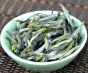 白茶一畝地能產多少斤？